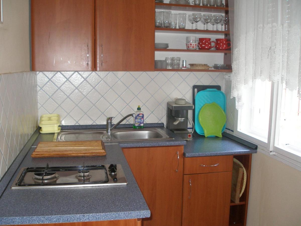 Holiday home in Balatonkeresztur 19455 Zimmer foto