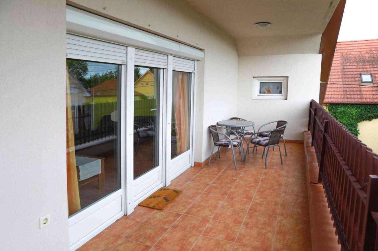 Holiday home in Balatonkeresztur 19455 Exterior foto
